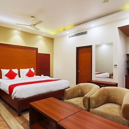 Capital O Green Palms Near Jhilmil Metro Station Hotel New Delhi Bagian luar foto