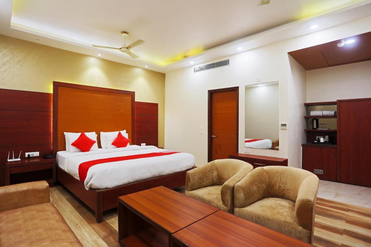 Capital O Green Palms Near Jhilmil Metro Station Hotel New Delhi Bagian luar foto