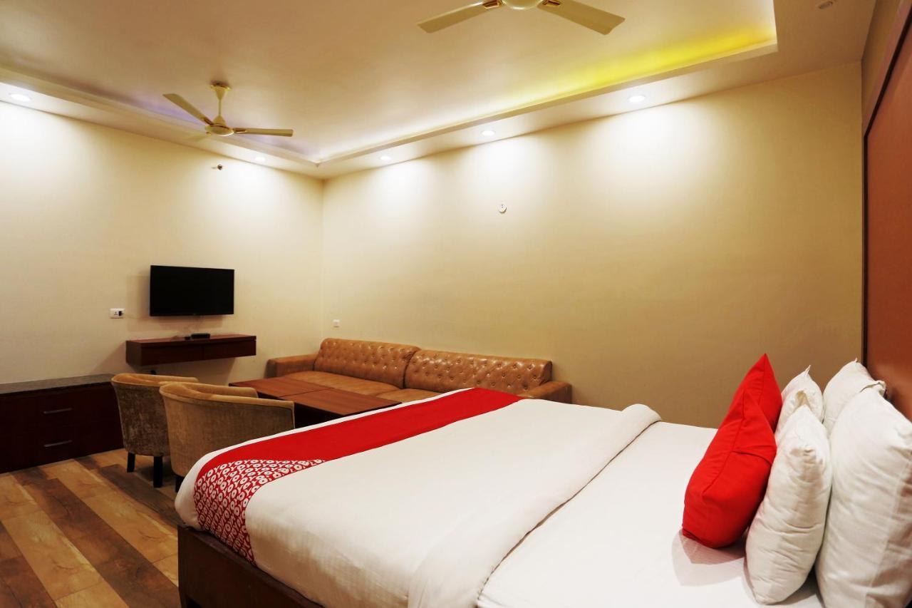 Capital O Green Palms Near Jhilmil Metro Station Hotel New Delhi Bagian luar foto