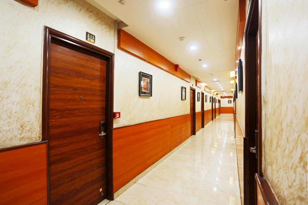 Capital O Green Palms Near Jhilmil Metro Station Hotel New Delhi Bagian luar foto