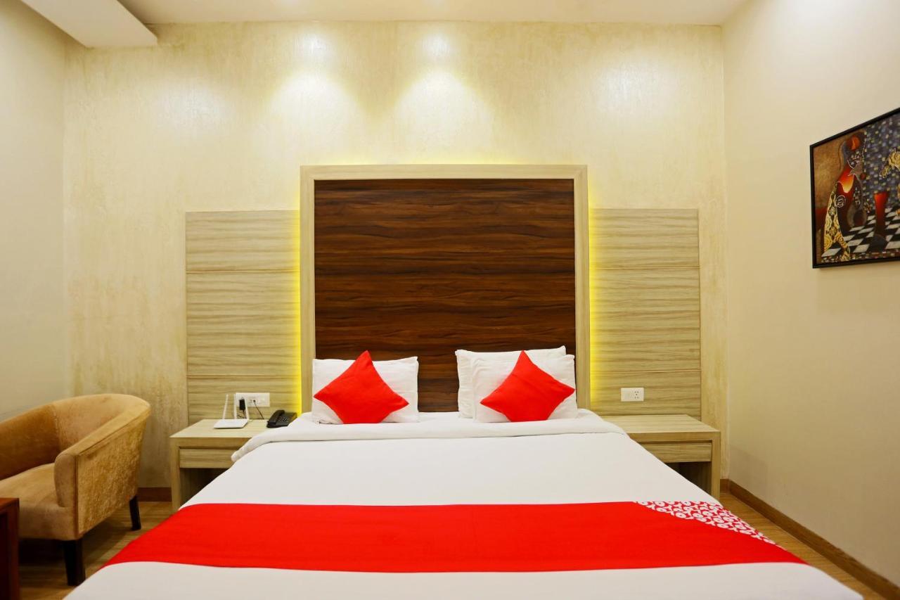 Capital O Green Palms Near Jhilmil Metro Station Hotel New Delhi Bagian luar foto