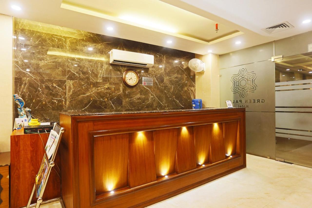 Capital O Green Palms Near Jhilmil Metro Station Hotel New Delhi Bagian luar foto