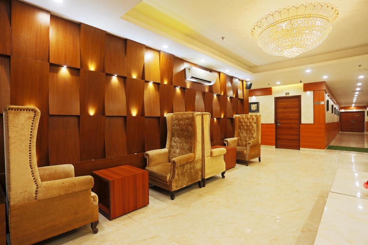 Capital O Green Palms Near Jhilmil Metro Station Hotel New Delhi Bagian luar foto