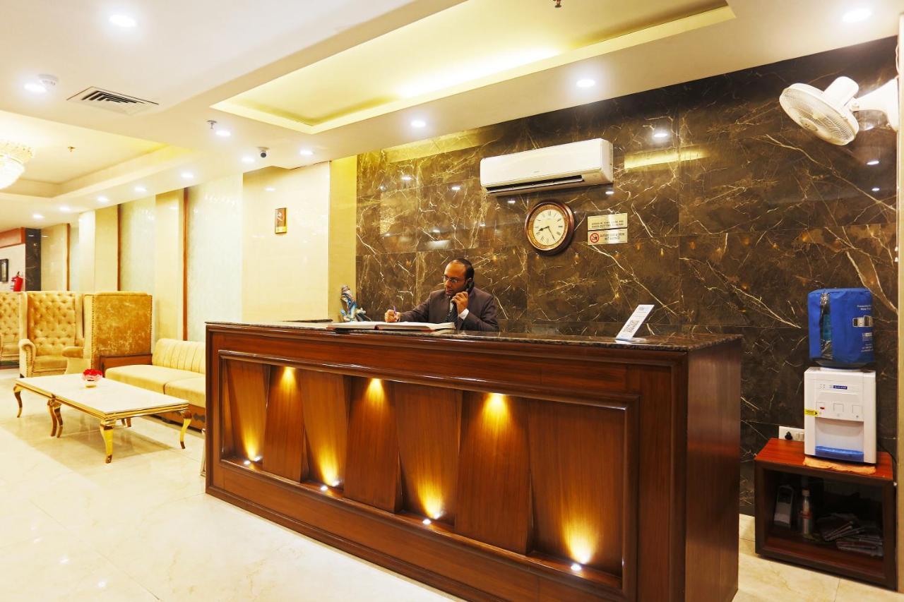 Capital O Green Palms Near Jhilmil Metro Station Hotel New Delhi Bagian luar foto