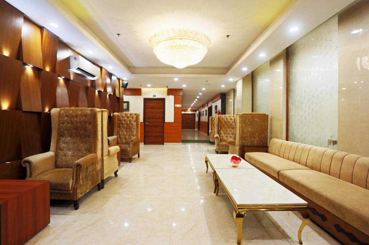 Capital O Green Palms Near Jhilmil Metro Station Hotel New Delhi Bagian luar foto