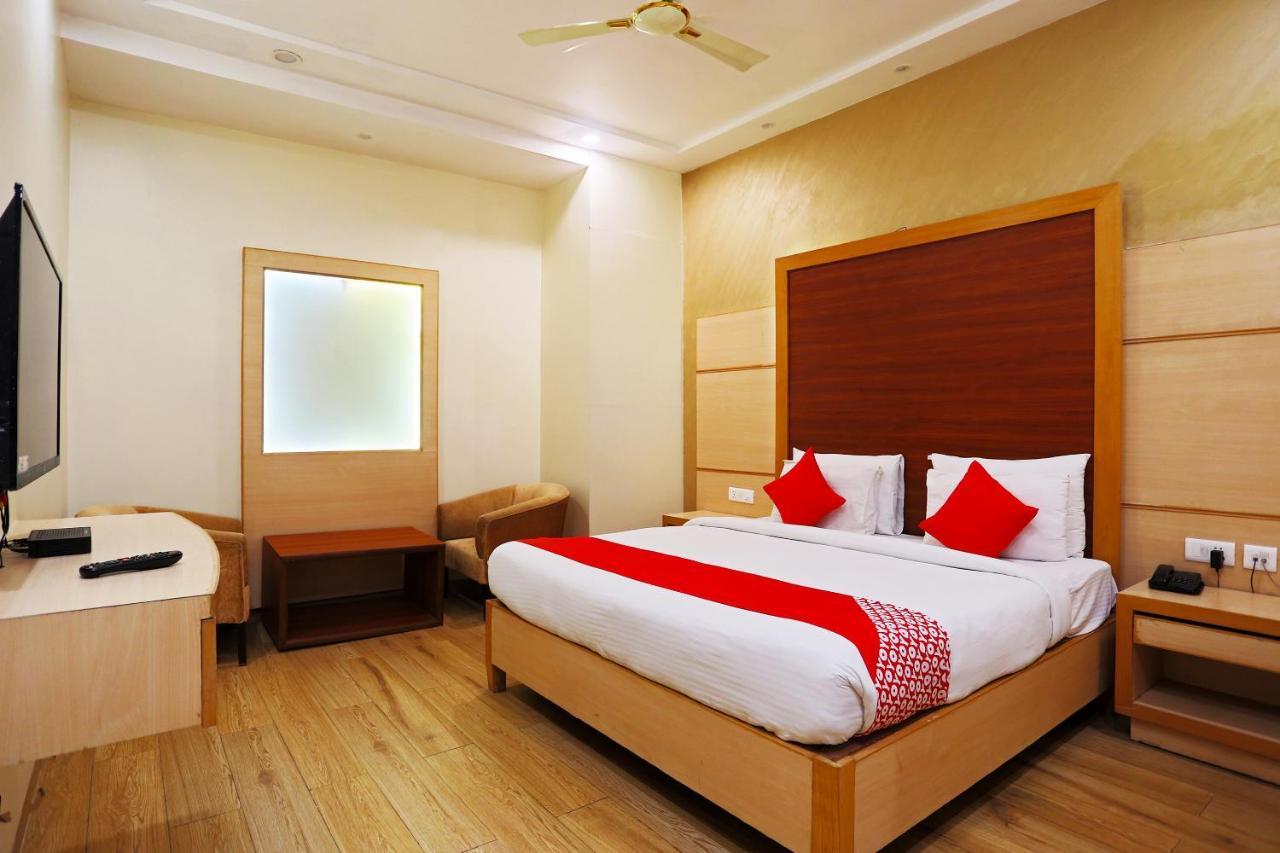 Capital O Green Palms Near Jhilmil Metro Station Hotel New Delhi Bagian luar foto