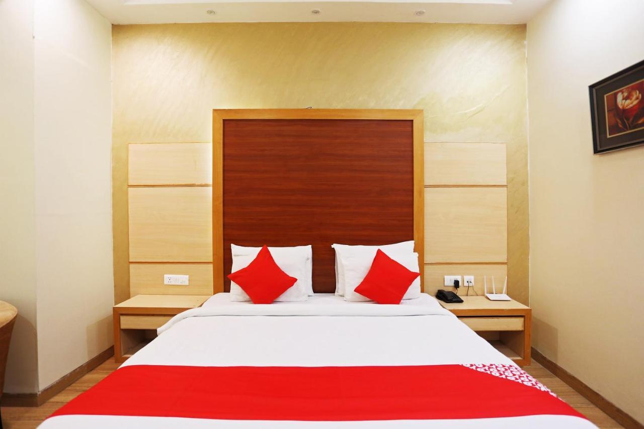 Capital O Green Palms Near Jhilmil Metro Station Hotel New Delhi Bagian luar foto